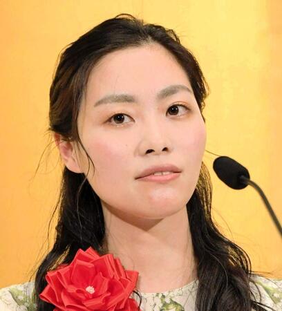 人気女性作家　第１子出産を発表　加藤シゲアキと吉川英治文学新人賞を受賞　高校同級生に吉岡里帆