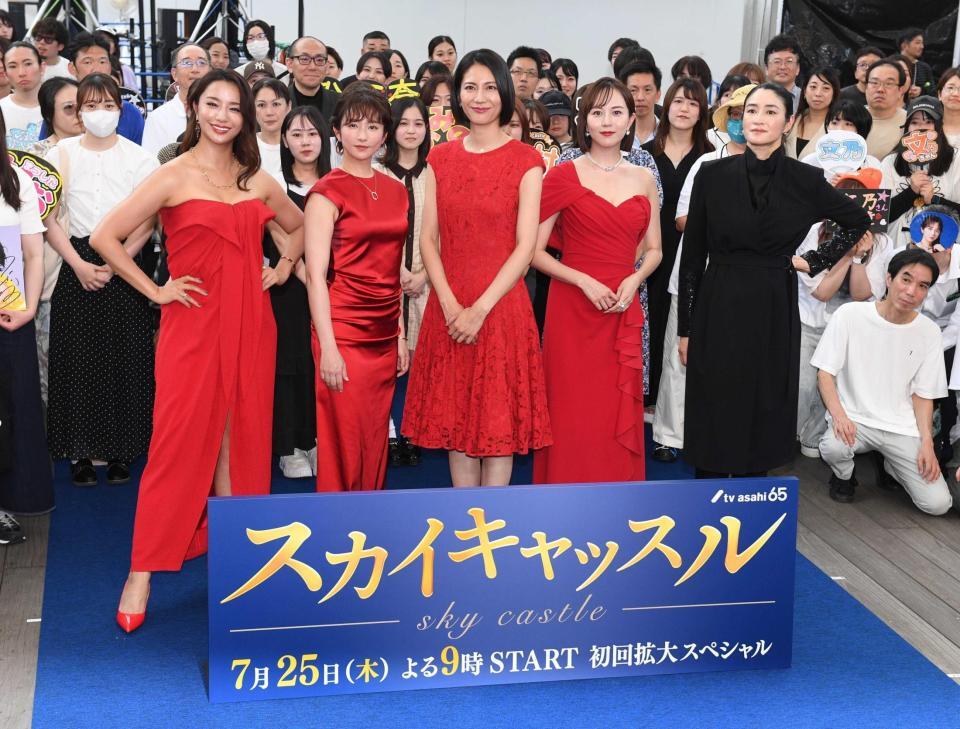 　ドラマの会見に登場した（左から）高橋メアリージュン、木村文乃、松下奈緒、比嘉愛未、小雪（撮影・佐々木彰尚）