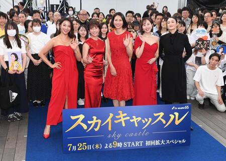 　ドラマの会見に登場した（左から）高橋メアリージュン、木村文乃、松下奈緒、比嘉愛未、小雪（撮影・佐々木彰尚）