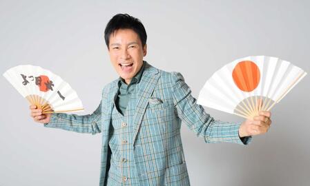 　　デイリースポーツの五輪応援団長に就任した郷ひろみ（撮影・吉澤敬太　堀内翔）