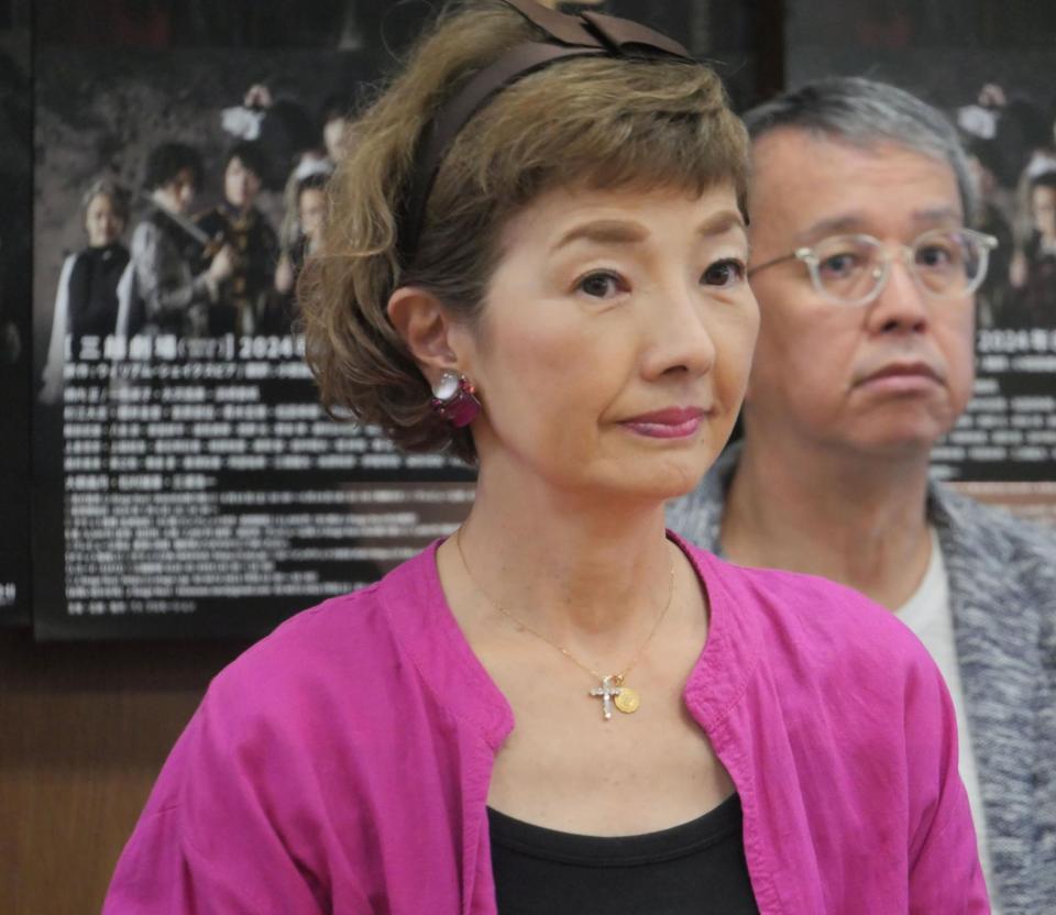 　会見に出席した一色采子