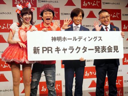 　イベントに出席した（左から）♥さゆり、かつみ♥、藤尾益雄氏、松尾駿