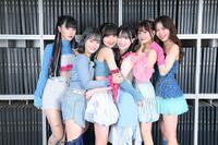 　デイリースポーツに来社し、新曲「ＣＡＮＤＹ　ＴＯＷＥＲ」をＰＲしたＳＡＫＵＲＡ　ＧＲＡＤＵＡＴＩＯＮ。（左から）Ｌｉｌｉ、Ｈｉｔｏｍｉ、Ａｉｒａ、Ａｏｉ、Ｍｉｒｅｉ、Ａｎｏｎ（撮影・伊藤笙子）