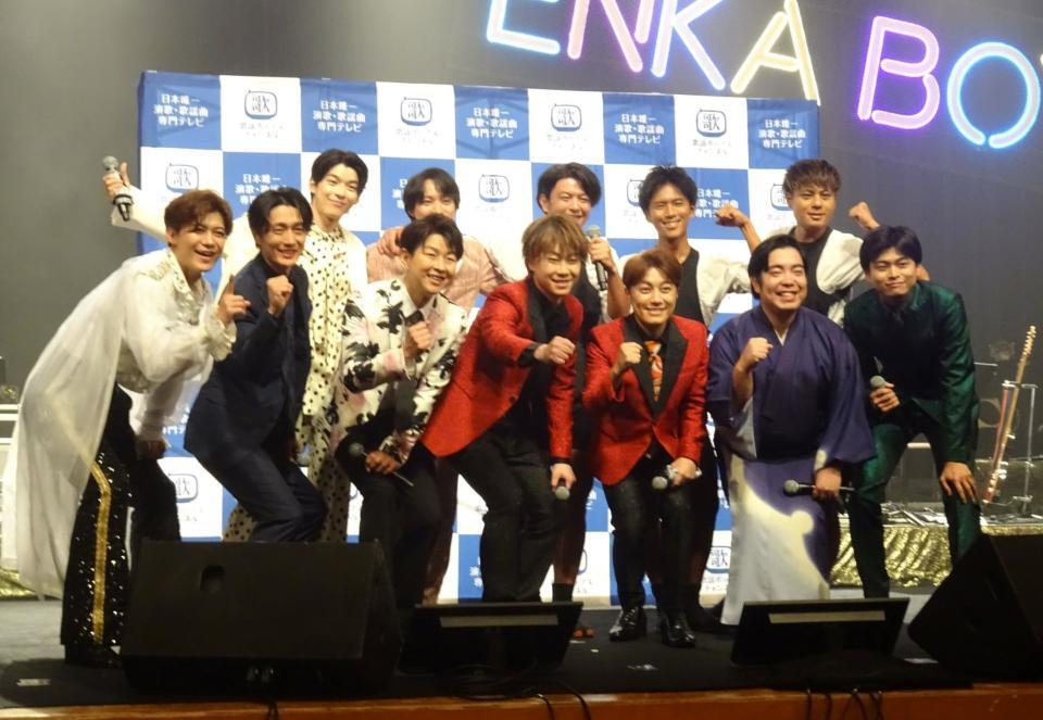 　「通う男子。１０周年フェスティバル」取材会に出席した徳永ゆうき（下段右から２番目）