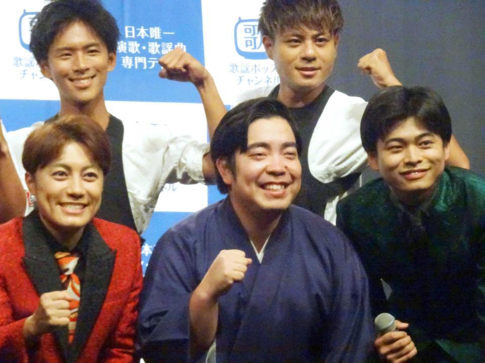 　取材会に出席した徳永ゆうき（下段中央）