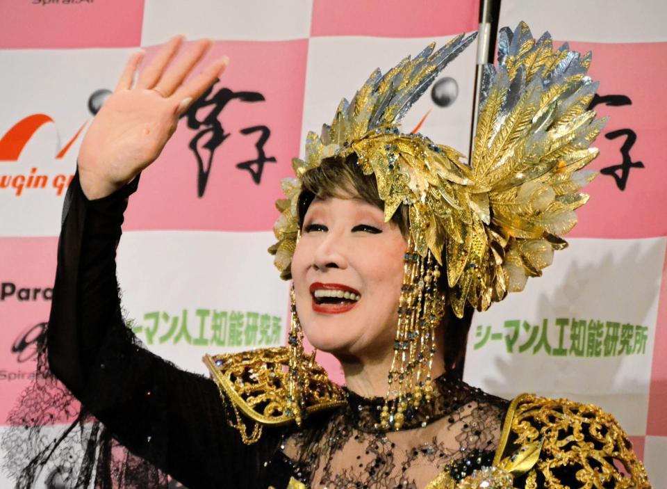 　「小林幸子６０周年記念公演ｉｎ新橋演舞場～ラスボスのキセキ～」の公演後、取材会に登場した小林幸子