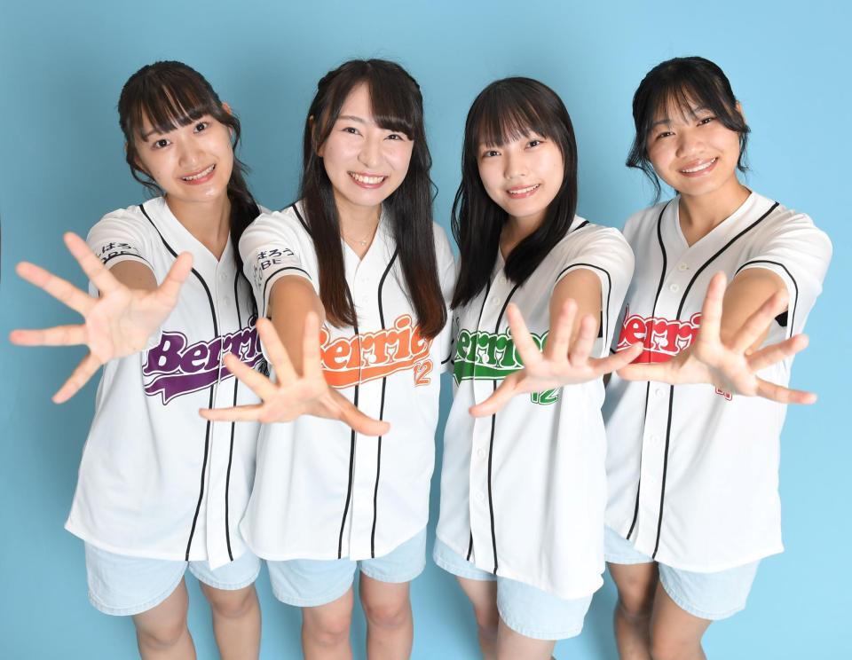 　ＫＯＢｅｒｒｉｅＳ♪の（左から）村田せれな、森島みなみ、曽谷蘭、深田あゆみ（撮影・出月俊成）