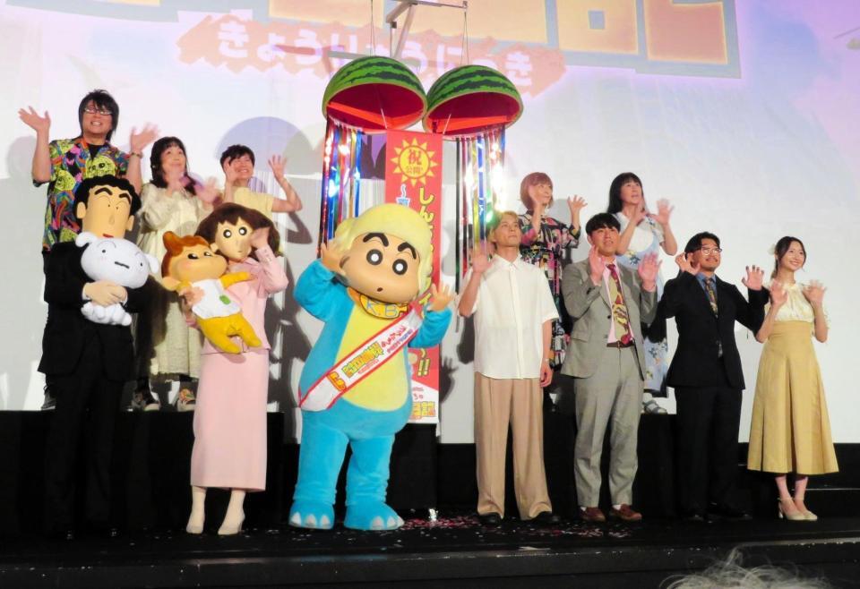 　舞台あいさつした（上段左から）森川智之、ならはしみき、小林由美子、こおろぎさとみ、真柴摩利（下段左から）北村匠海、畠中悠、伊藤俊介、戸松遥