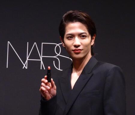 　「ＮＡＲＳ」ブランド新製品発表会に登場した志尊淳