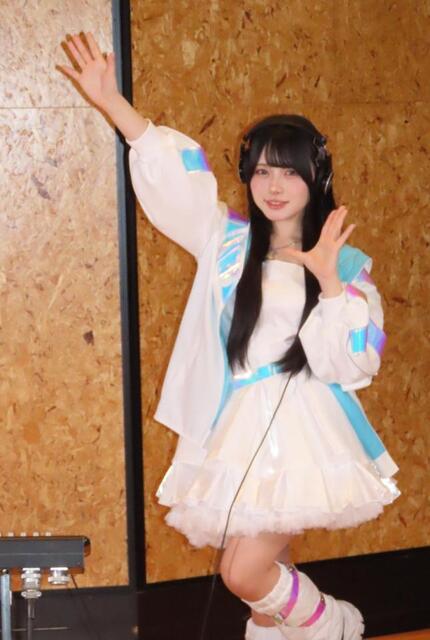 かわいすぎるカリスマ・Mumeixxxがミニスカ会見 SNS総
