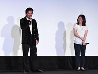 　舞台あいさつで映画の撮影を振り返る森田剛（左）。右は一木正恵（撮影・開出牧）