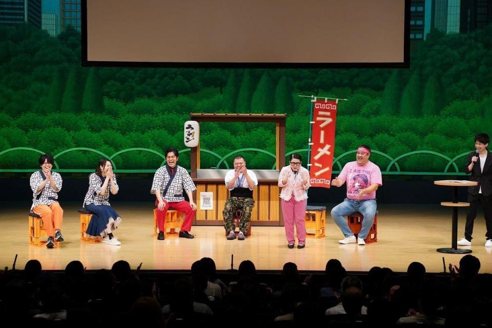 　トークショーで会場をわかせる（左から）浦和希、戸松遥、小林親弘、川畑泰史、岡田直子、諸見里大介ら