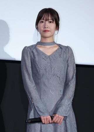 　初日舞台あいさつに登場した酒井麻衣（映画監督）