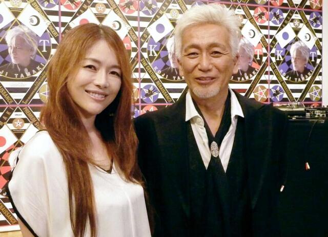 青田典子、夫・玉置浩二の一歩後ろを控えめに 沖縄で、長崎で 夫唱婦随