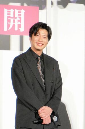 　映画「あの人が消えた」で丸子の先輩、荒川役の田中圭