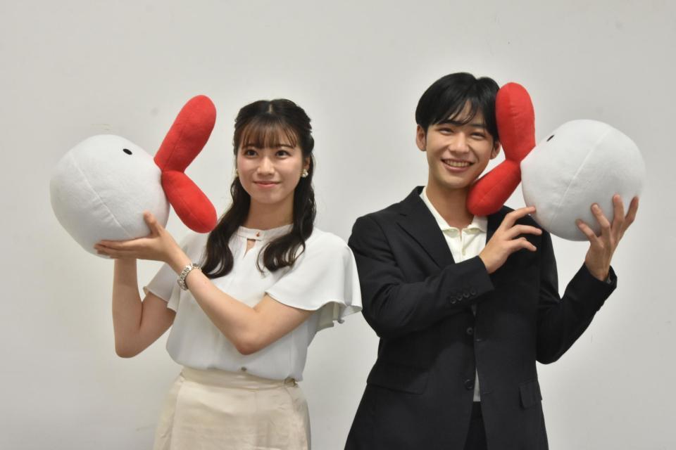 　取材会を行ったカンテレの田中友梨奈アナウンサー（左）と秦令欧奈アナウンサー