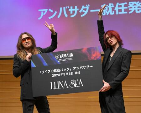 　発表会に出席したＬＵＮＡ　ＳＥＡのＪ（左）とＳＵＧＩＺＯ（ＲＹＵＩＣＨＩは体調不良のため欠席）＝撮影・伊藤笙子