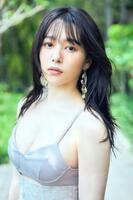 　「桜井日奈子１０周年記念写真集　鴇色」（東京ニュース通信社）の１カット