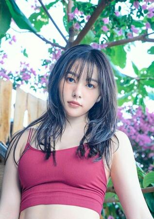 　「桜井日奈子１０周年記念写真集　鴇色」（東京ニュース通信社）の１カット