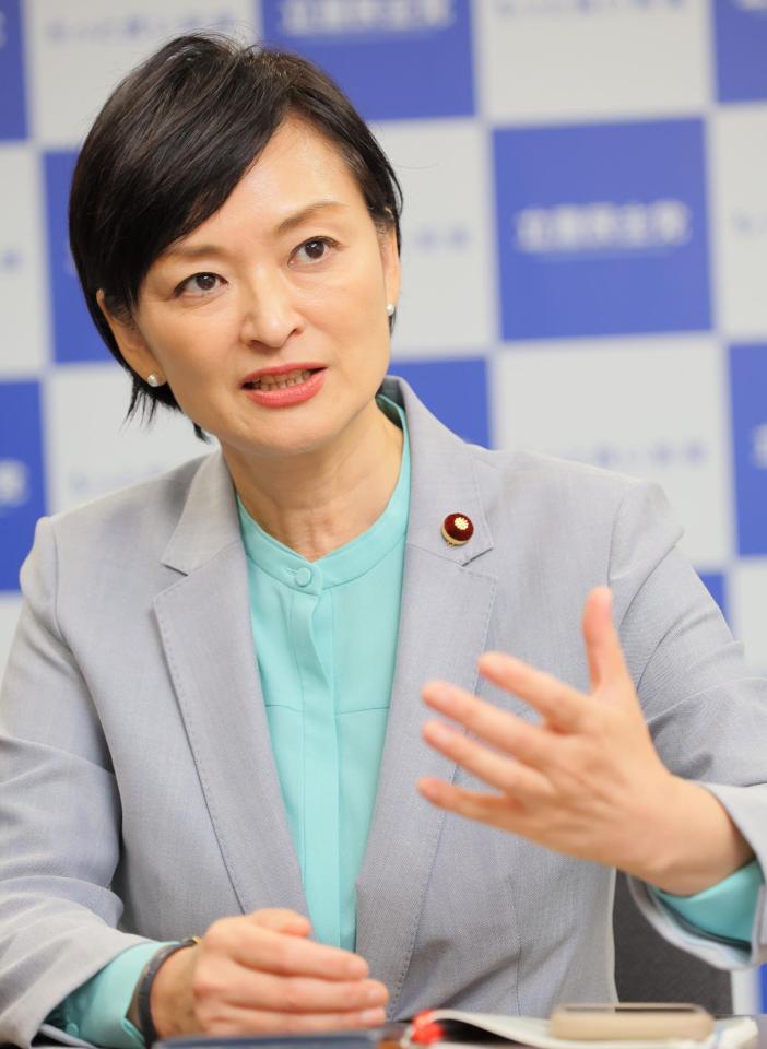 　丁寧に想いを語る吉田晴美衆院議員（撮影・吉澤敬太）