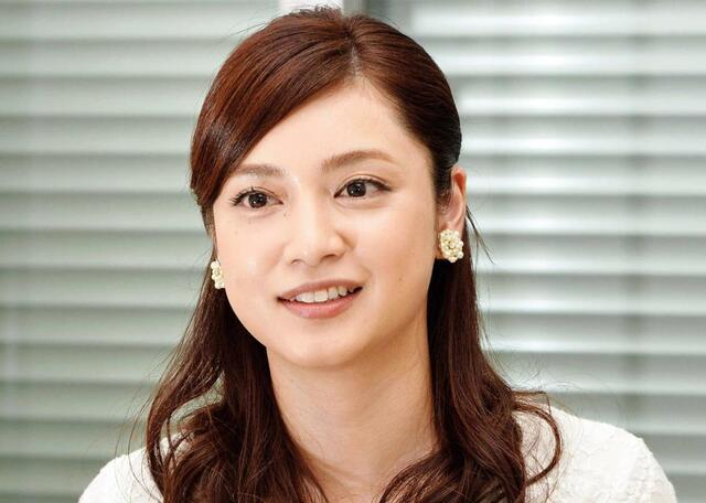 女優 タレント 平愛梨 直筆サイン色紙 長友佑都 女優 タレント 平愛梨 直筆サイン色紙 長友佑都