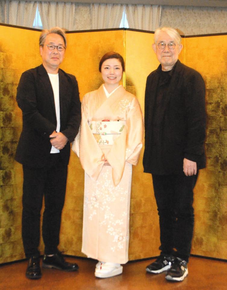 　会見に出席した（右から）松本隆氏、若柳佑輝子、藤舎貴生氏