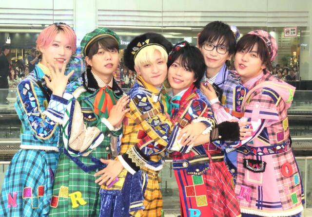 パンダドラゴン 2L 生写真 集合 あづ なぎ たいが ようた なるき ぱっち TikTok大バズリのパンダドラゴン“ロックの聖地”武道館公演