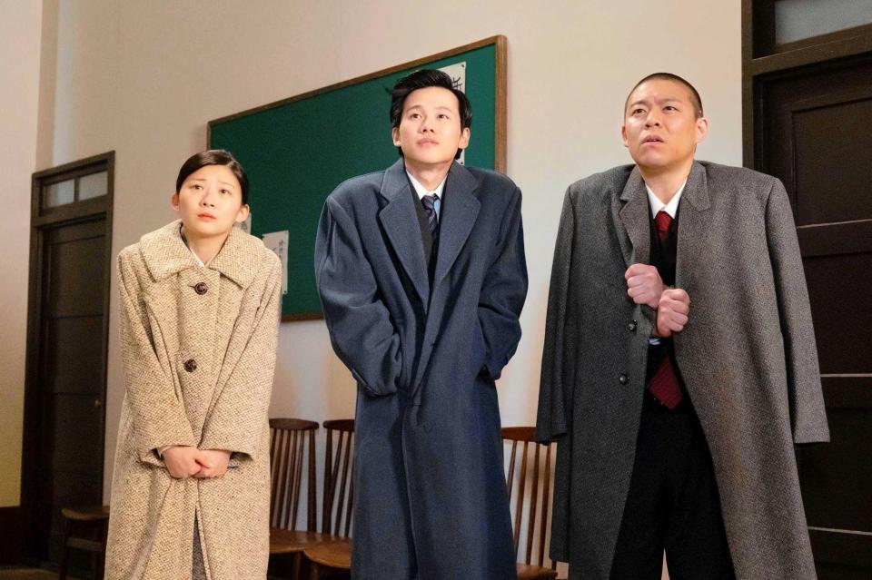 　「虎に翼」の一場面（左から）伊藤沙莉、名村辰、松川尚瑠輝（写真提供：ＮＨＫ）