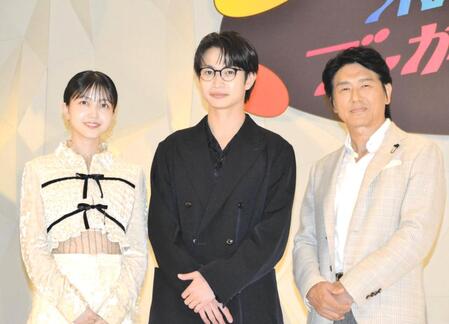 　ＮＨＫ夜ドラ「未来の私にブッかまされる！？」の会見に登場した（左から）久保史緒里、綱啓永、高橋克典