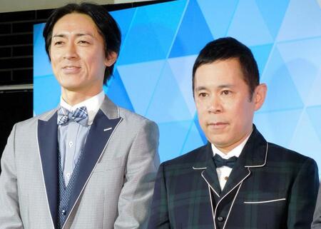 　ナインティナインの矢部浩之（左）と岡村隆史