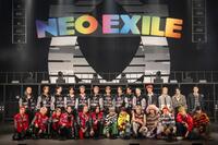 　ライブ前に気合を入れたＮＥＯ　ＥＸＩＬＥの４組２７人（後列から）佐藤陽、中村碧、古嶋滝、エイロン、宇原雄飛／　石川晃多、桑原巧光、ＮＯＳＵＫＥ、佐藤蒼虎、田中彰、ＲＹＯＪＩ、ＨＩＲＯＴＯ、ＧＨＥＥ、ＳＵＺＵＫＩ（前列左から）岩城星那、山田晃大、百田隼麻、難波碧空、岡尾真虎、中村竜大、岡尾琥珀、鈴木瑠偉、山本光汰、夫松健介、遠藤翼空、佐藤峻乃介、川口蒼真