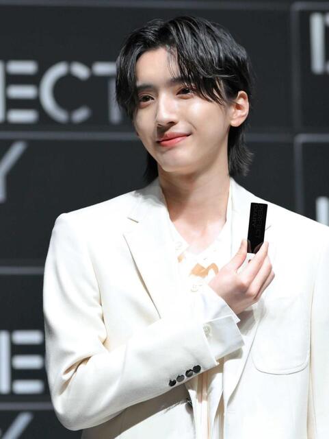 なにわ男子 道枝駿佑 29点セット なにわ男子・道枝駿佑 メークでアイドル“スイッチオン”純白スーツ姿で