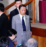 　自民党総裁選の投開票に臨む麻生副総裁