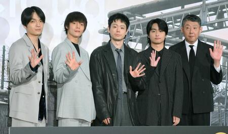 　（左から）岡山天音、窪田正孝、菅田将暉、奥平大兼、荒川良々（撮影・伊藤笙子）