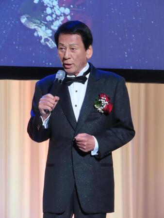 　熱唱で自らの傘寿と周年を彩った杉良太郎