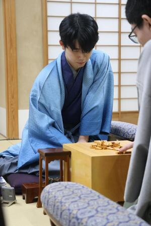 将棋・藤井聡太王座が初防衛「かなり苦しい将棋」終盤に大逆転で３連勝