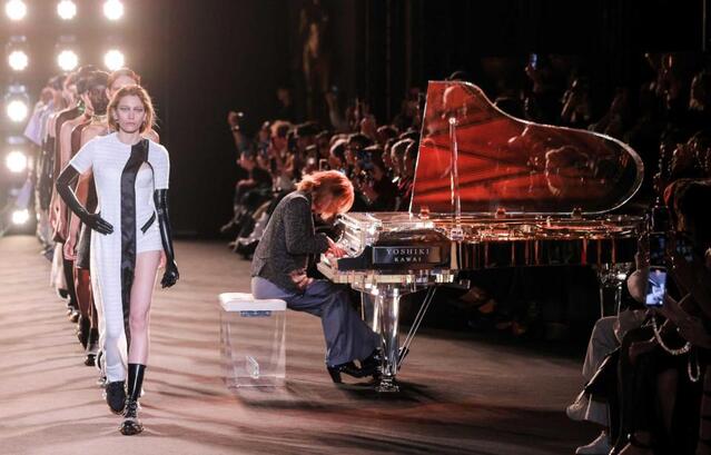 YOSHIKI ファッションブランドがパリコレデビュー 鮮やか