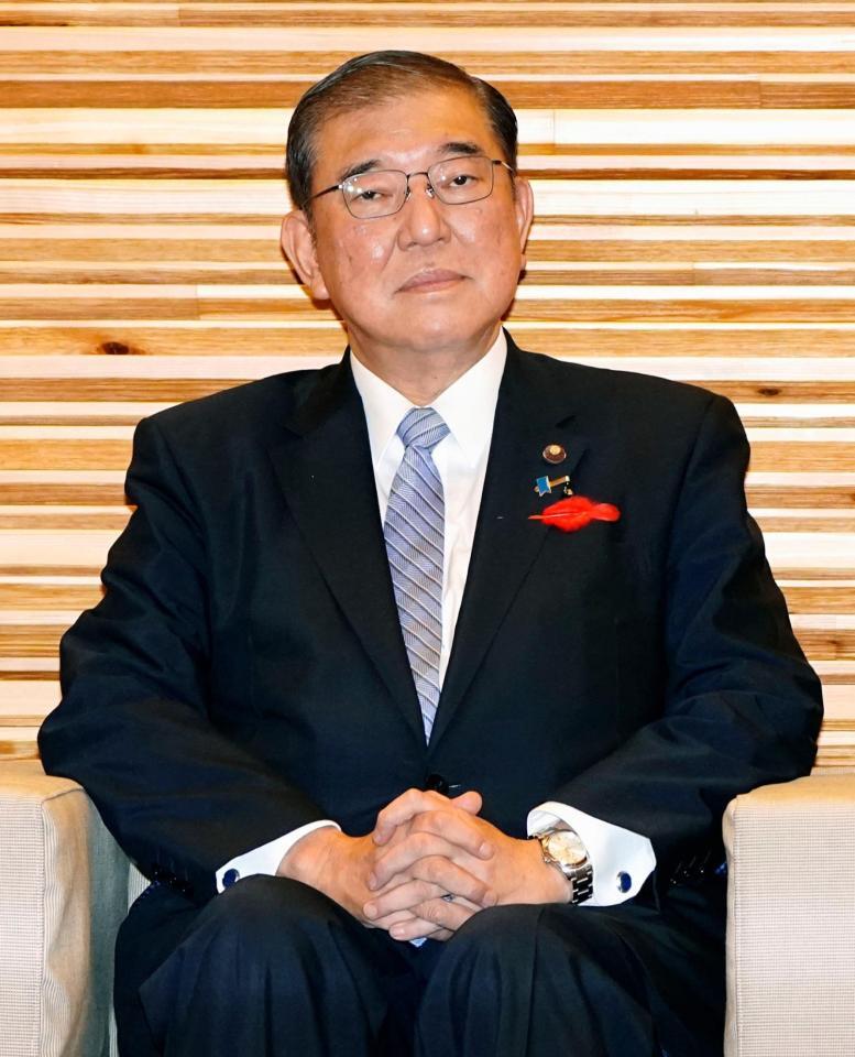 　臨時閣議に臨む石破首相