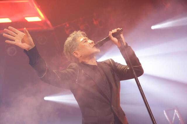 吉川晃司59歳 驚がくのシンバルキック3度 驚異の肉体美も「マッチョ