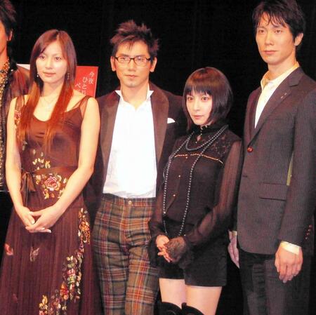 　（右から）佐々木蔵之介、奥菜恵、本木雅弘、瀬戸朝香（２００５年撮影）