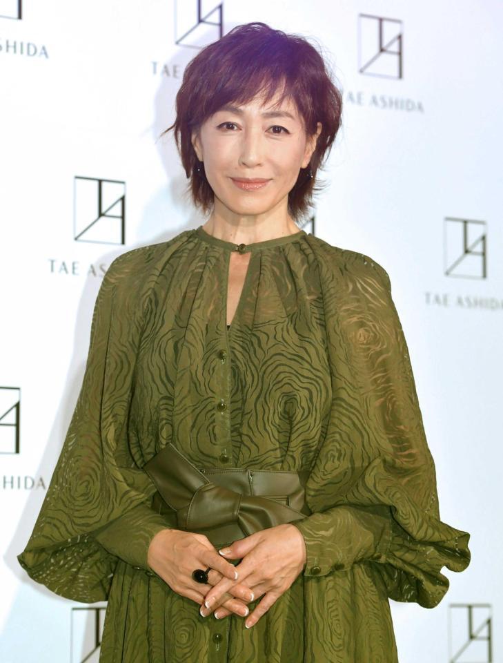 一目ぼれ”緑の衣装の高島礼子 ランウェイにうっとり「本当にすてき