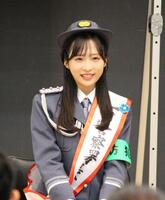 　一日警察署長を務めたＡＫＢ４８の小栗有以