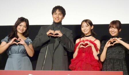 　（左から）ステファニー・アリアン、中川大志、伊藤万理華、酒井麻衣監督