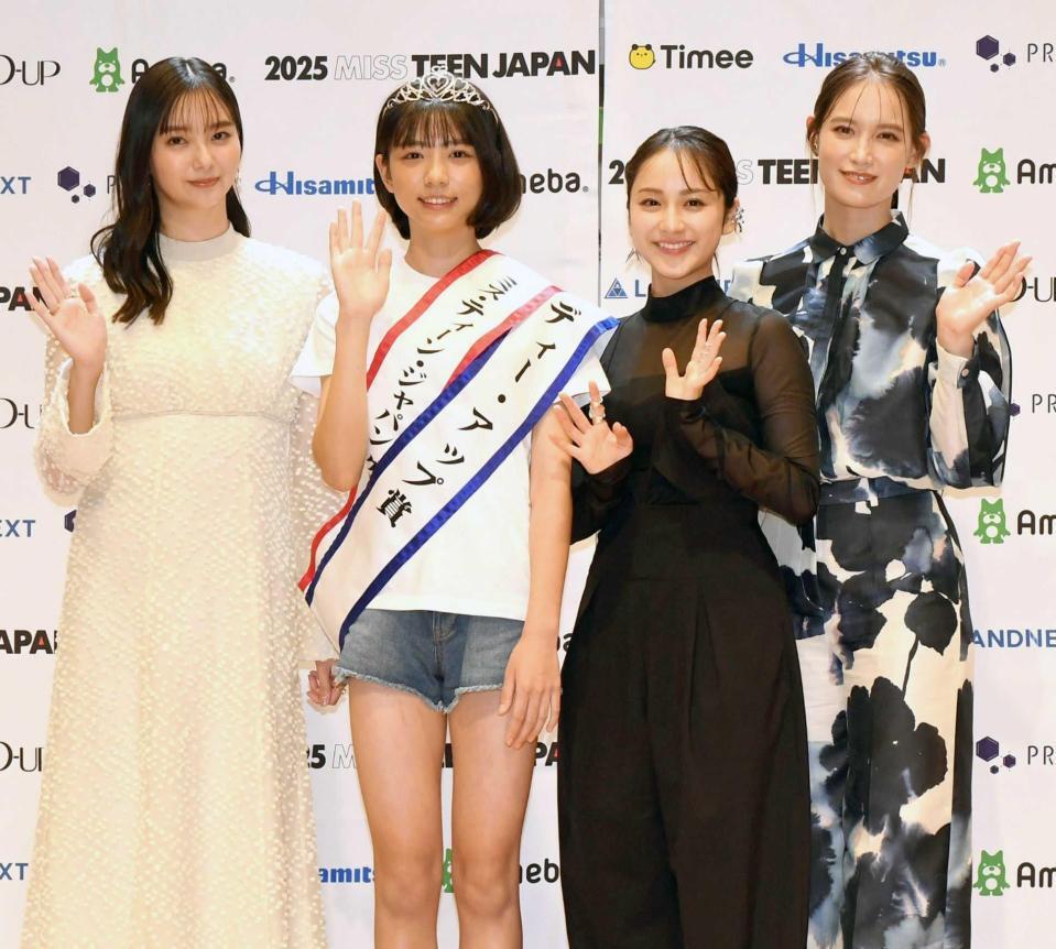 　グランプリに輝いた増田有沙さん（左から２人目）と応援アンバサダーの（左から）新川優愛、平祐奈、トラウデン直美