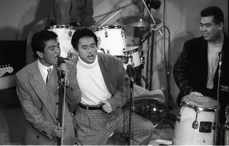 　ダウンタウンの松本（左）と浜田（１９８８年撮影）