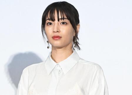 「顔ちっさ！」広瀬すず　ほぼ同身長なのに差が歴然！個性派俳優との２ショに「顔の大きさが」ＳＮＳビックリ