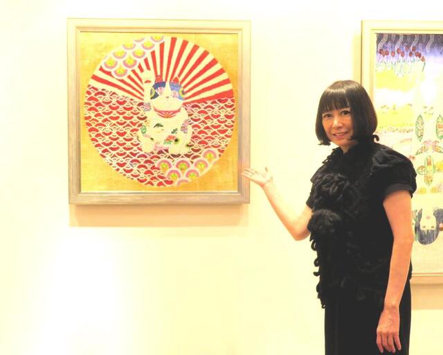 元「花の82年組」新井薫子さんの現在が凄かった！アイドルの絵画が絨毯