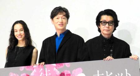 　映画「徒花－ＡＤＡＢＡＮＡ－」に出演した（左から）水原希子、井浦新、永瀬正敏