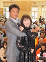 　イベントに出演した（左から）原田龍二、水森かおり