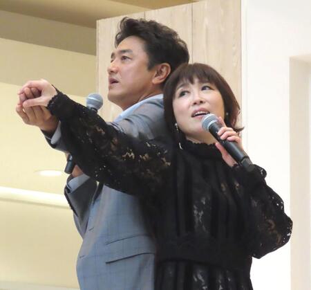 　イベントに出演した（左から）原田龍二、水森かおり